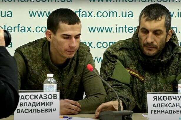 «Мы зашли, как военные преступники». Российские пленные дали пресс-конференцию в Киеве