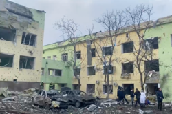 Російські фашисти розбомбили дитячу лікарню і пологовий будинок у Маріуполі (фото, відео)