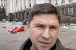 «Никто никуда не поедет» – Подоляк обратился к украинцам с Банковой