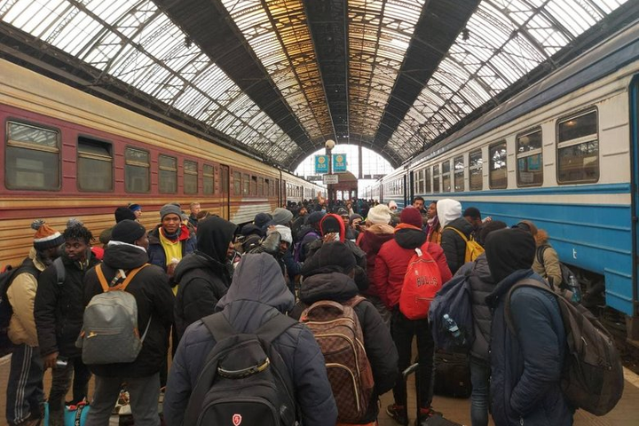 Перші евакуйовані жителі із Сум вже у Львові 