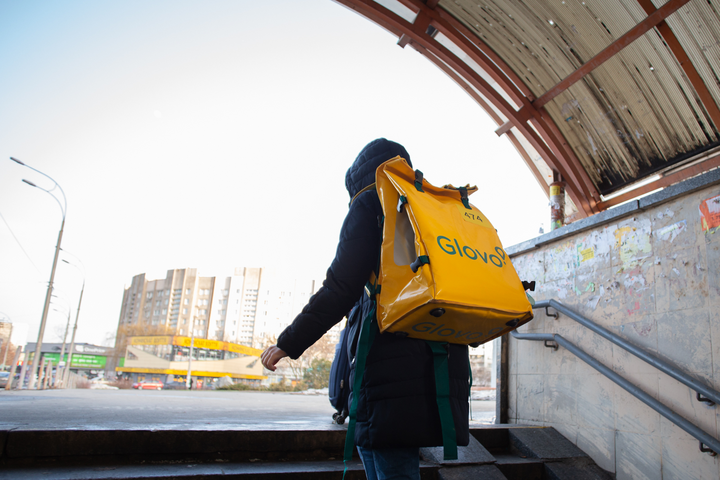 Сервіс кур’єрської доставки Glovo відновлює роботу в Україні