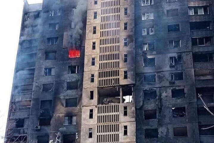 У Харкові окупант випалив багатоповерхівку – моторошне фото