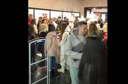 Сome back to USSR: російські жінки стоять у величезних чергах за трусами