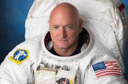 Американський астронавт відмовився від нагороди, яку йому вручив Путін