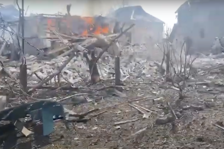 Обстріл Маріуполя: російські окупанти знищують будинки та університет (відео)