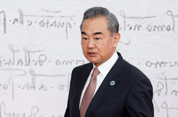 Міністр закордонних справ Китаю висловив сподівання, що війна в Україні припиниться якомога швидше