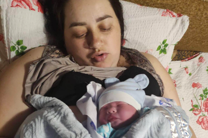 На Миколаївщині жінці довелося народжувати вдома по відеозв'язку з лікарями 