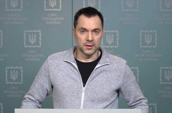 «Это попытка остановить действия нашей авиации» – Арестович о ночной бомбардировке городов