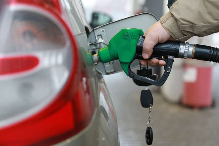 Кабмін придумав, як ліквідувати дефіцит пального на АЗС і зменшити ціни