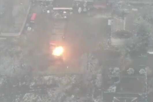 Украинские военные уничтожили танк врага на подходе к Мариуполю (видео)