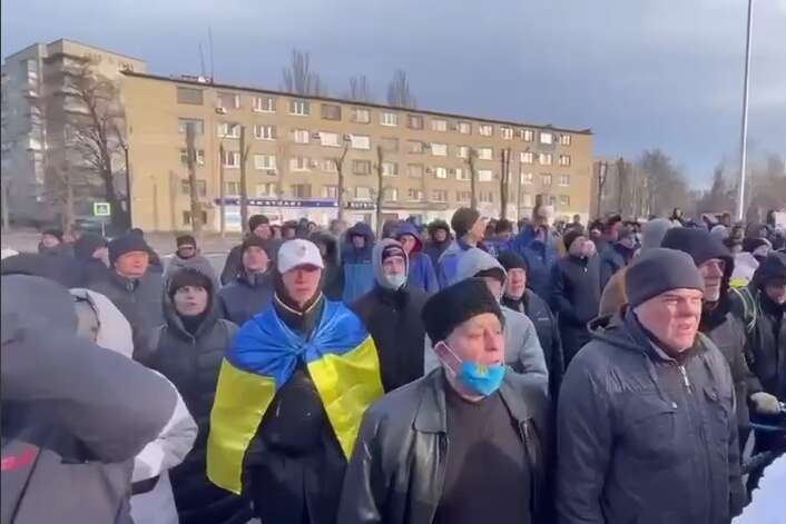 Мелитопольцы вышли на митинг – требуют уволить похищенного мэра (видео)