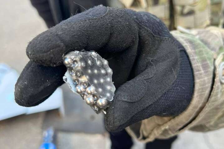 Беспилотник, который упал на Подоле, имел килограмм взрывчатки (фото)
