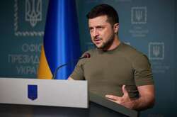 Зеленский убежден, что начало мирного процесса должно быть с прекращения огня