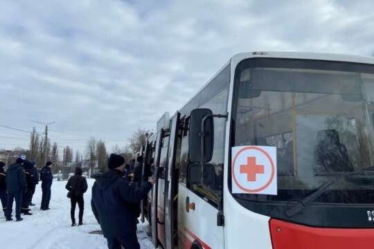 Скількох українців вдалося евакуювати сьогодні та де заплановані «зелені коридори» 13 березня