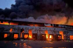 Вороги цілеспрямовано руйнують склади поблизу Києва