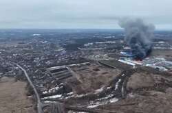 Оккупанты разбомбили известную на всю Украину фабрику дверей (видео)