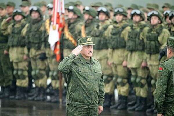 Росія хоче послати білоруських військових на війну в Україну у своїй формі