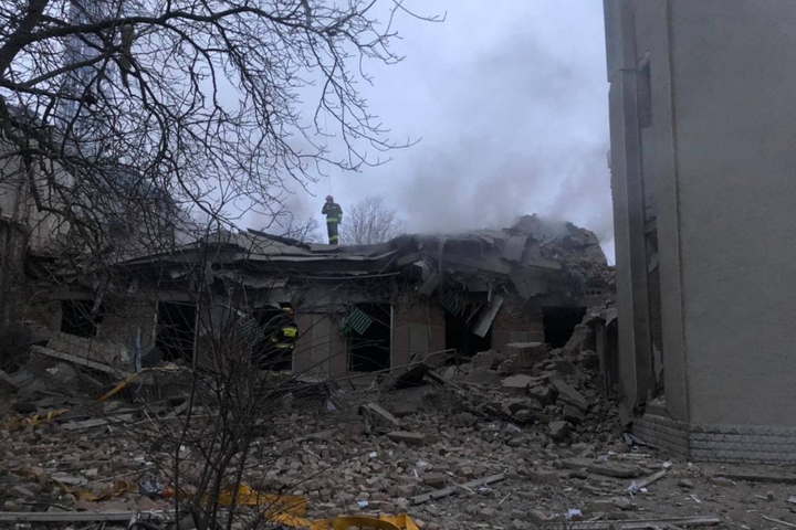 На Рівненщині після обстрілу було пошкоджено будівлю з військовими