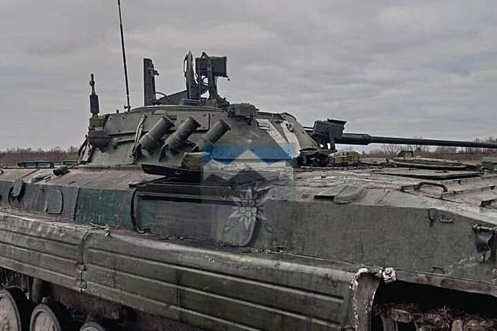 Українські військові похвалилися трофейним танком, відбитим у рашистів (фото)