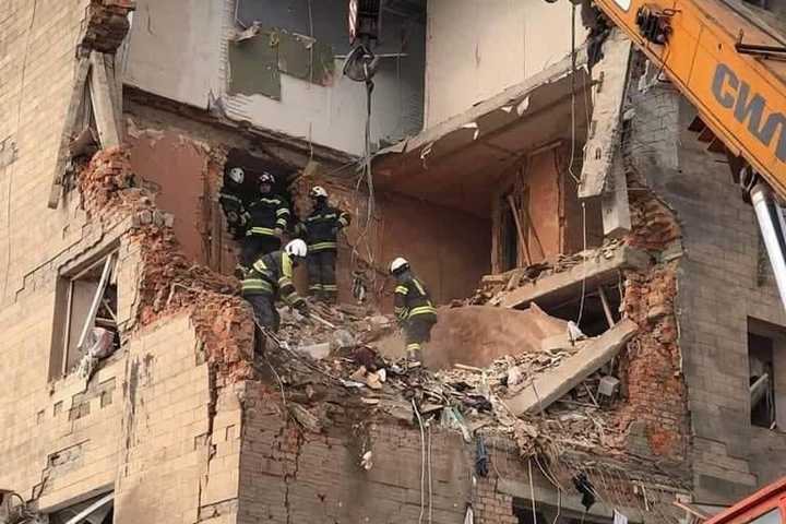 У Харкові після обстрілу окупантів обвалився чотириповерховий будинок