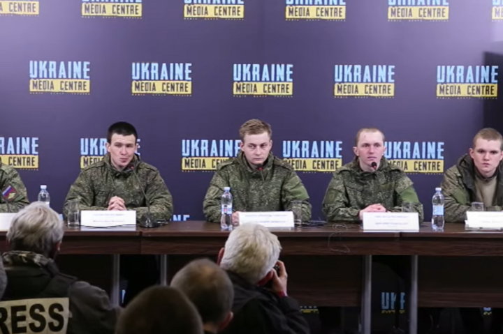 У Києві відбувся брифінг військовополонених солдат Росії (відео)