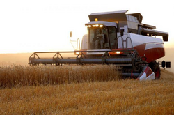 Окупанти прицільно б'ють по сільськогосподарській техніці
