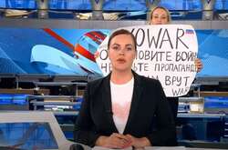 Екатерина Андреева тщетно пыталась делать вид, что ничего не происходит