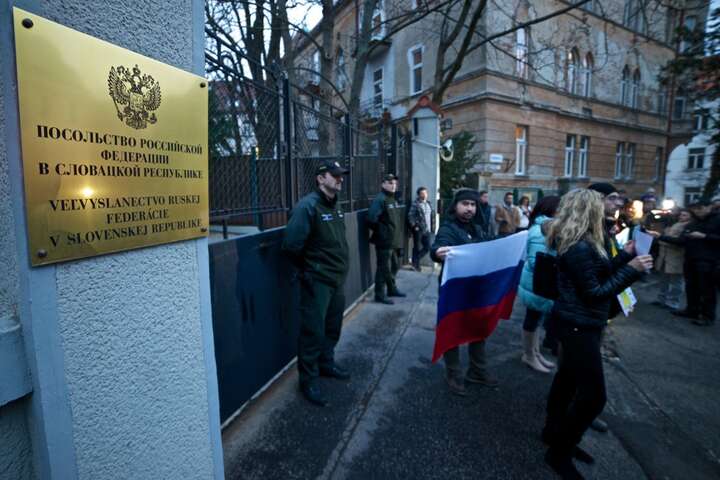 Словаччина видворила російських дипломатів