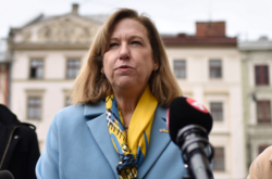 Квін: «Позиція США полягає в тому, щоб замість створення безпілотної зони допомогти Україні боротися з Росією іншими можливими способами»