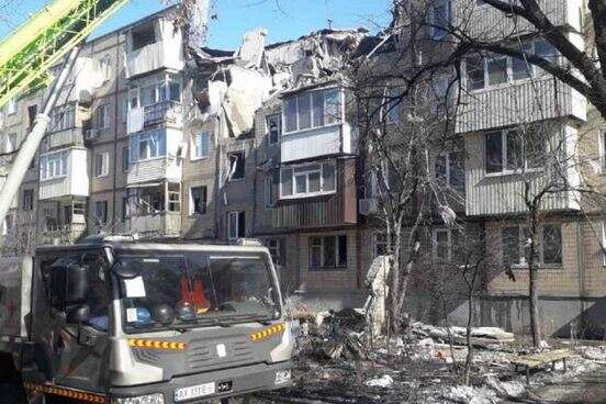 Оккупанты снова обстреляли Харьков: повреждены три пятиэтажных дома