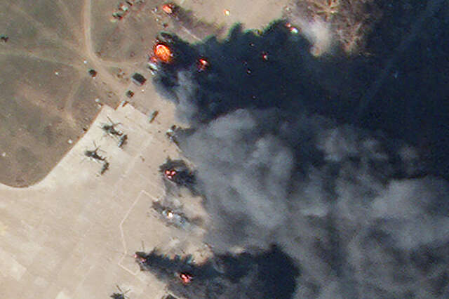 Знищення вертольотів окупантів під Херсоном зафіксував супутник (фото)