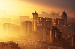 Російські окупанти обстрілюють Київ на світанку