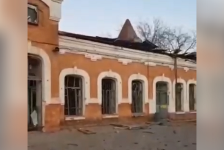 Окупанти обстріляли вокзал Запоріжжя. Відео наслідків 