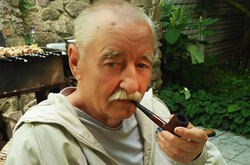 80-летний композитор Игорь Поклад две недели жил в подвале без света, отопления, воды и связи