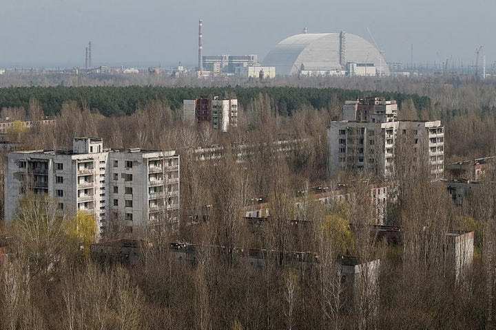 Окупанти знищують авто та вивозять техніку з Чорнобиля 