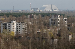 Окупанти знищують авто та вивозять техніку з Чорнобиля 