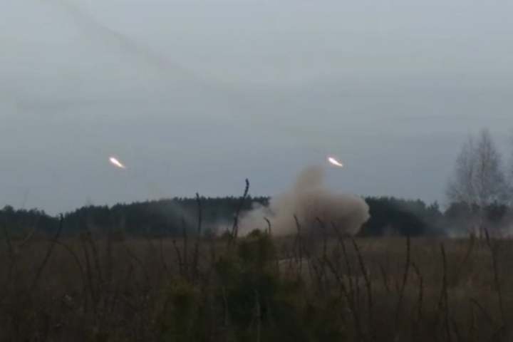 Українські військові з «Градів» знищили колону ворога (відео)