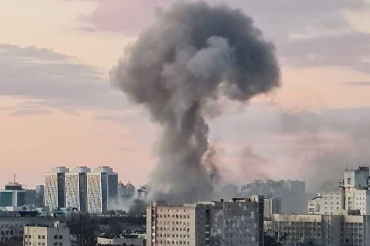 У Києві ПВО збили російську ракету поблизу лікарні «Охматдит»