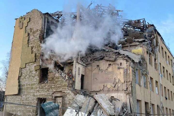 На Житомирщині частково зруйновано багатоповерхівку, одна людина загинула