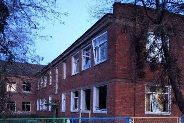 Вночі окупанти розбомбили школу на Харківщині (фото, відео)