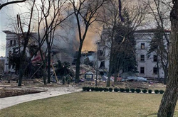 Бомбосховище драмтеатру в Маріуполі витримало авіаудар, люди вижили