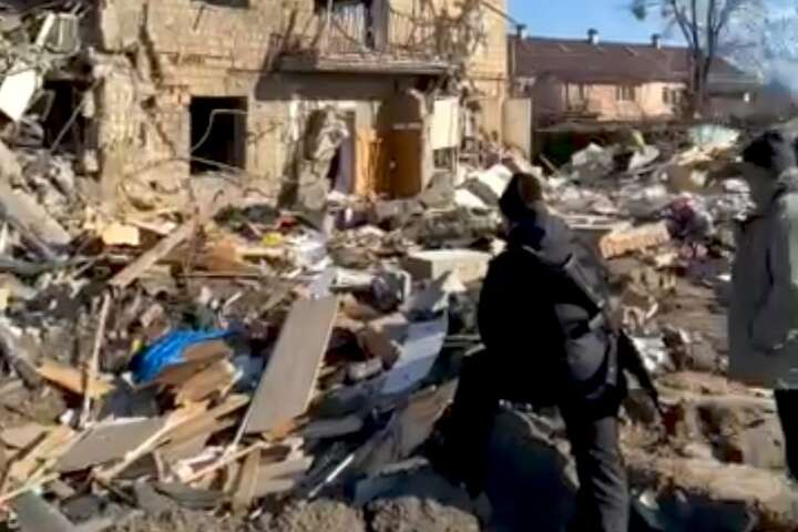 Окупанти обстріляли село Нові Петрівці під Києвом: загинула дворічна дитина
