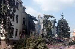 Внаслідок бомбардування драматичний театр зруйновано