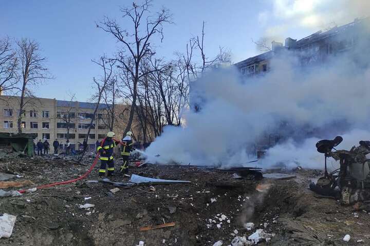 Окупанти обстріляли житловий масив Києва