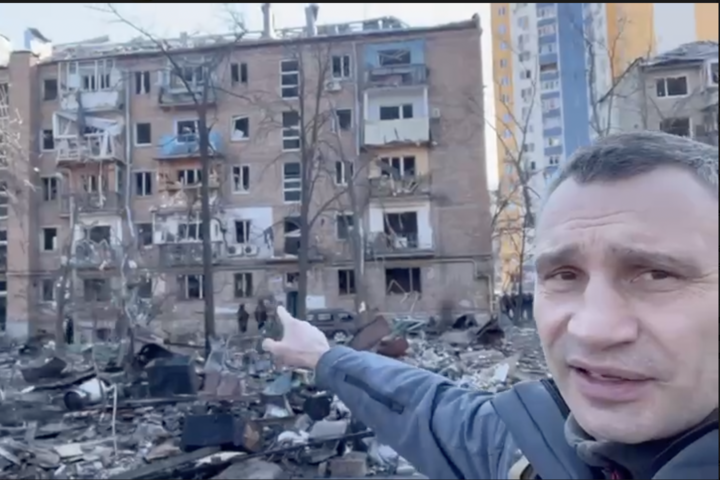 Мер Кличко прибув на місце обстрілу Подільського району столиці та розповів деталі