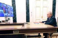 Путін дистанційно поспілкувався із частиною членів Ради безпеки Росії, розповівши про те, як він активно веде міжнародні переговори