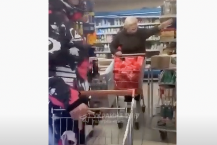 У Росії покупці ледве не б'ються за цукор у магазинах (відео)