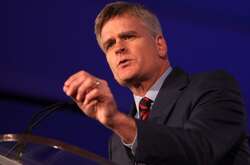 Сенатор-республіканець Білл Кессіді запропонував оригінальний спосіб передачі Україні військових літаків