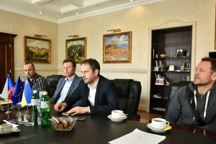Чехія переносить дипломатичні установи в Ужгород