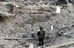 Столичні правоохоронці документують наслідки ворожого обстрілу у Святошинському районі